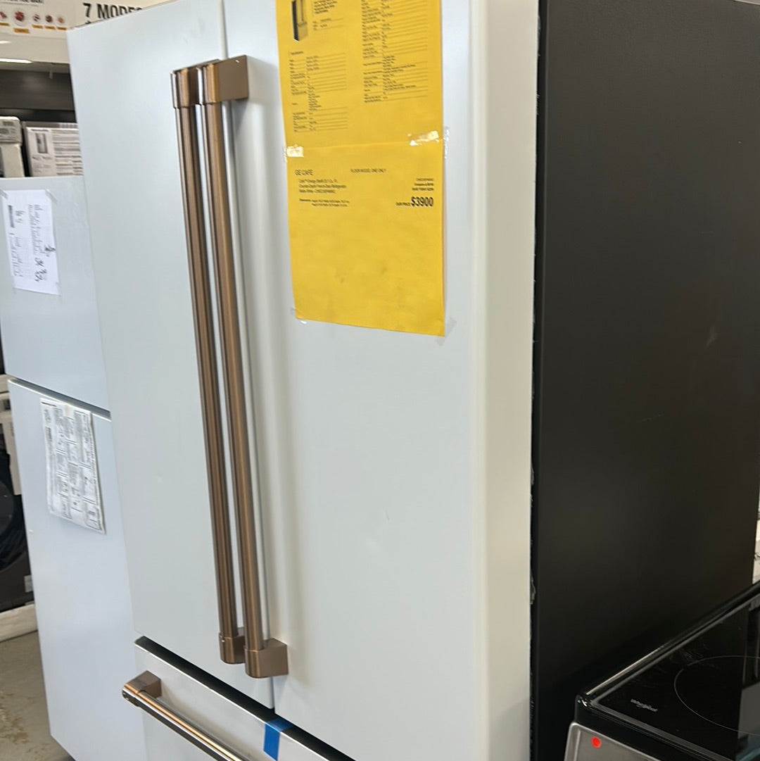 Ge Café floor model was $6199 nów $2999