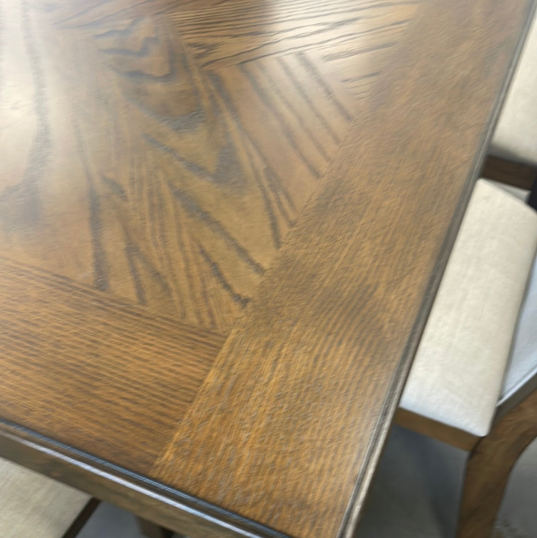 Table with 6 chairs
