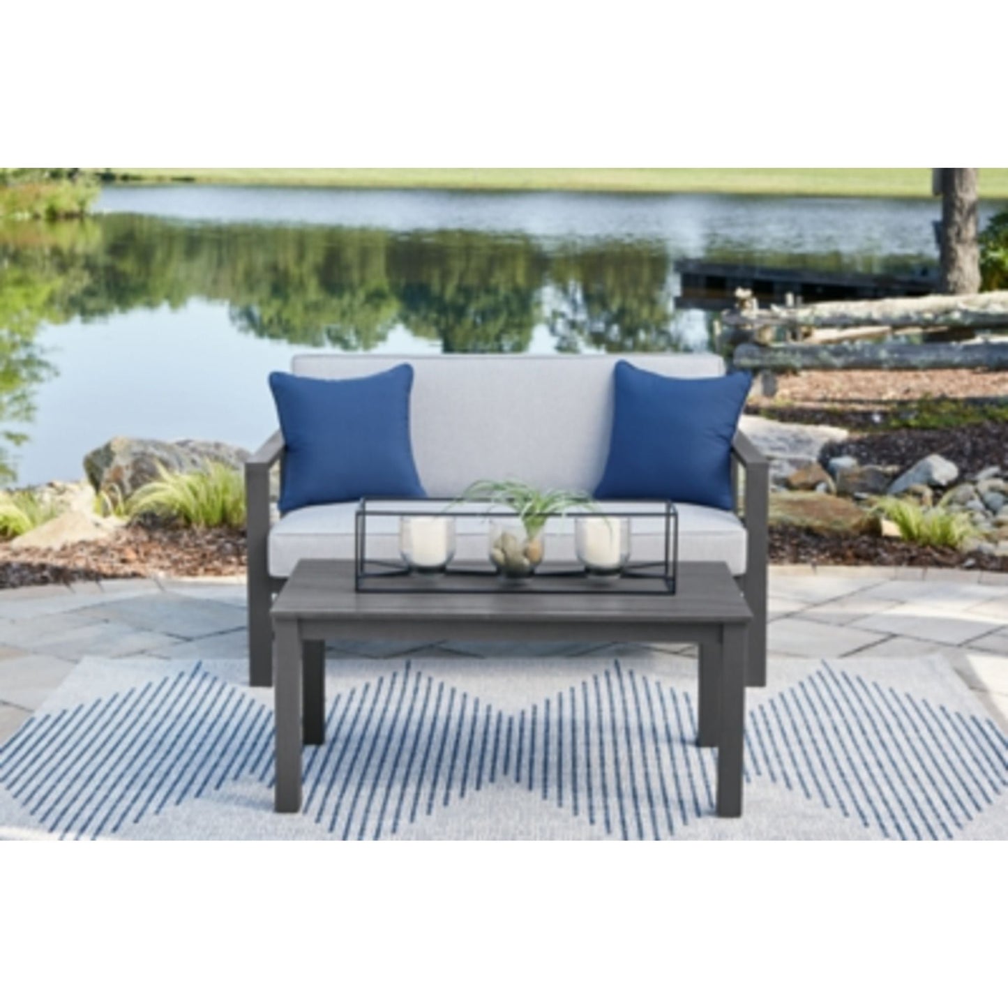 Outdoor Fynnegan Loveseat Gray