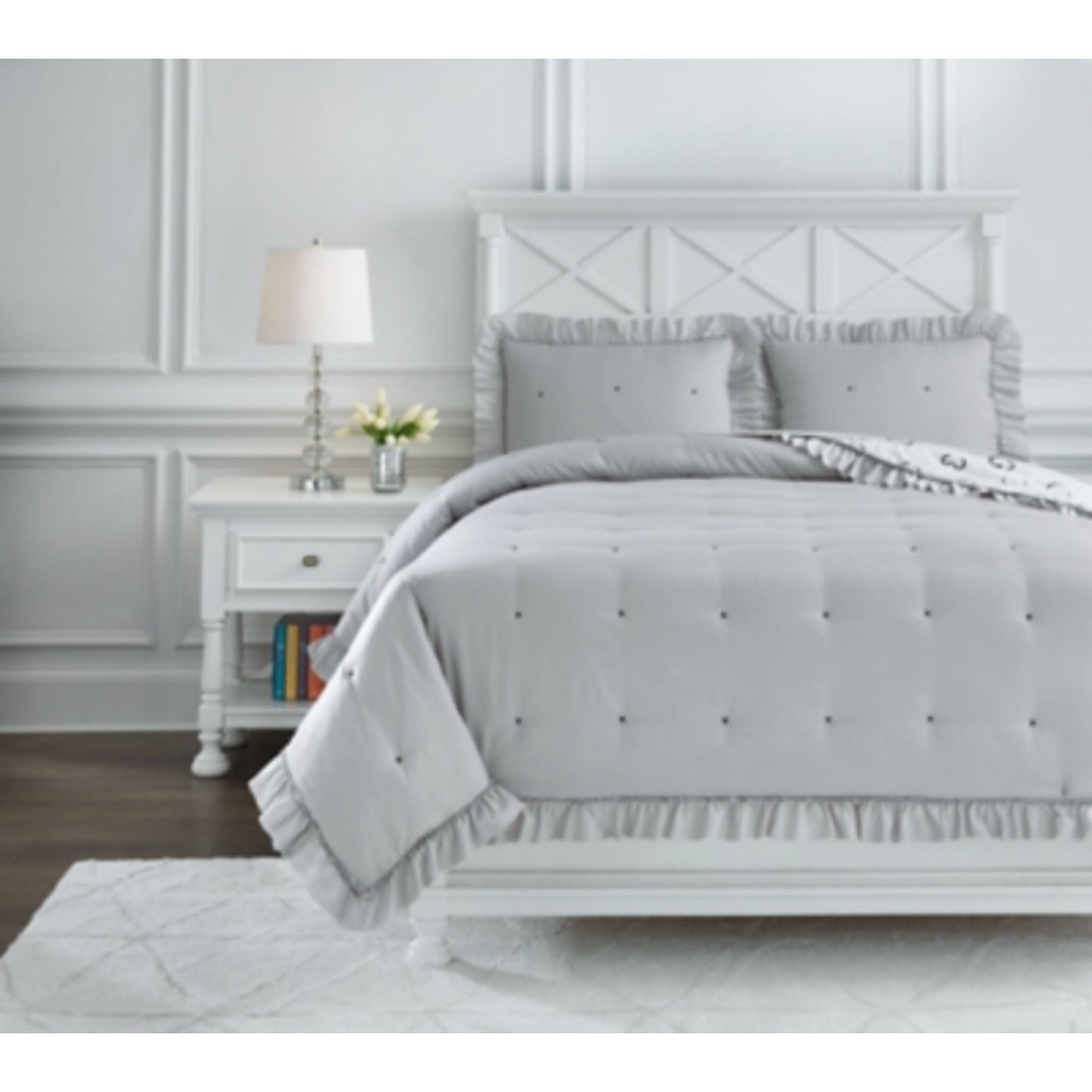 Hartlen Full Comforter Set