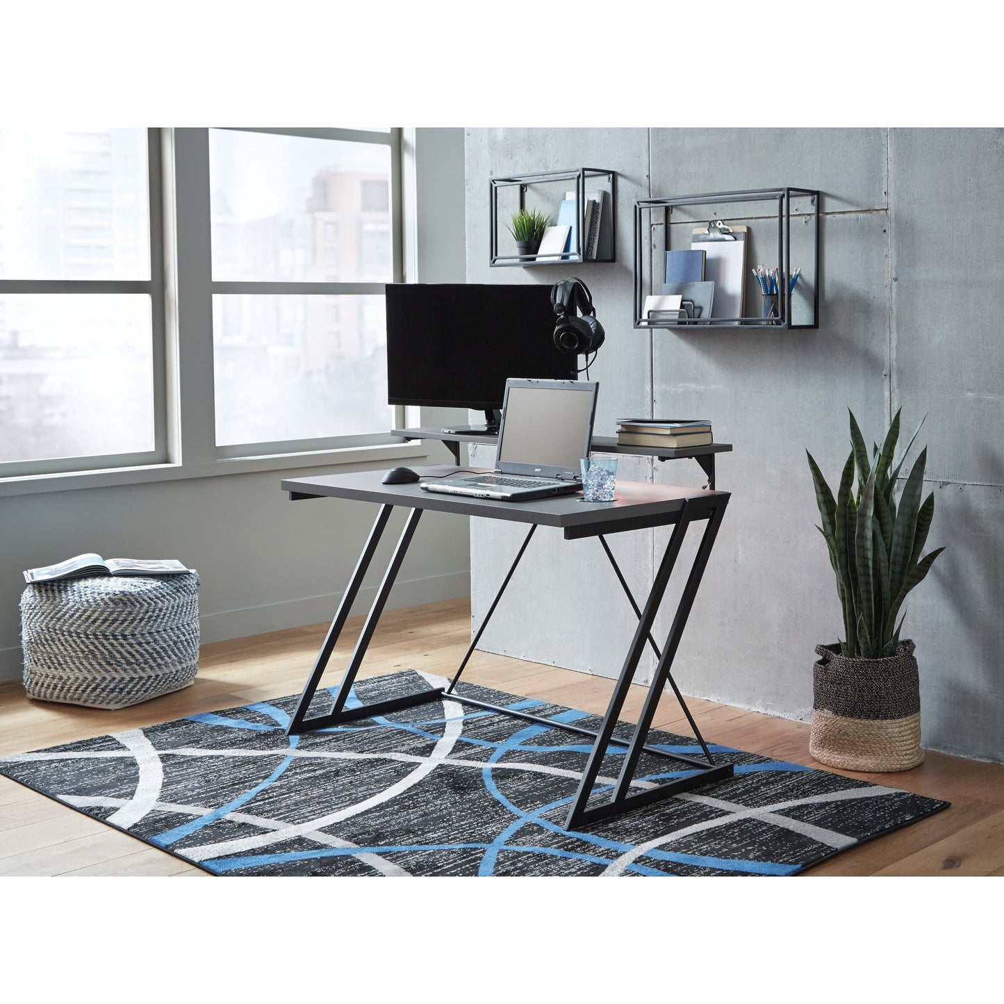 Lynxtyn Desk - Two-tone