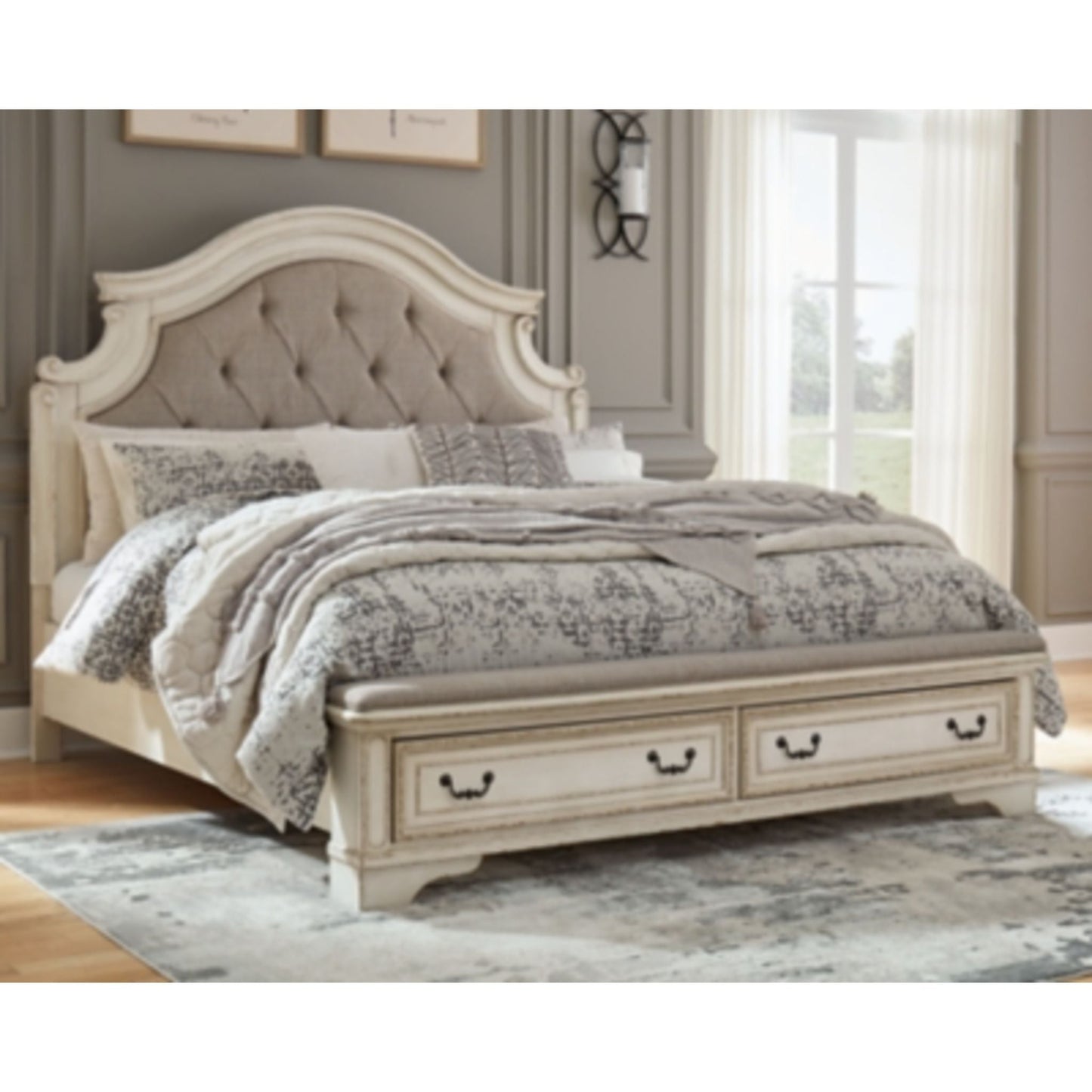 Realyn King Bed - Two-tone