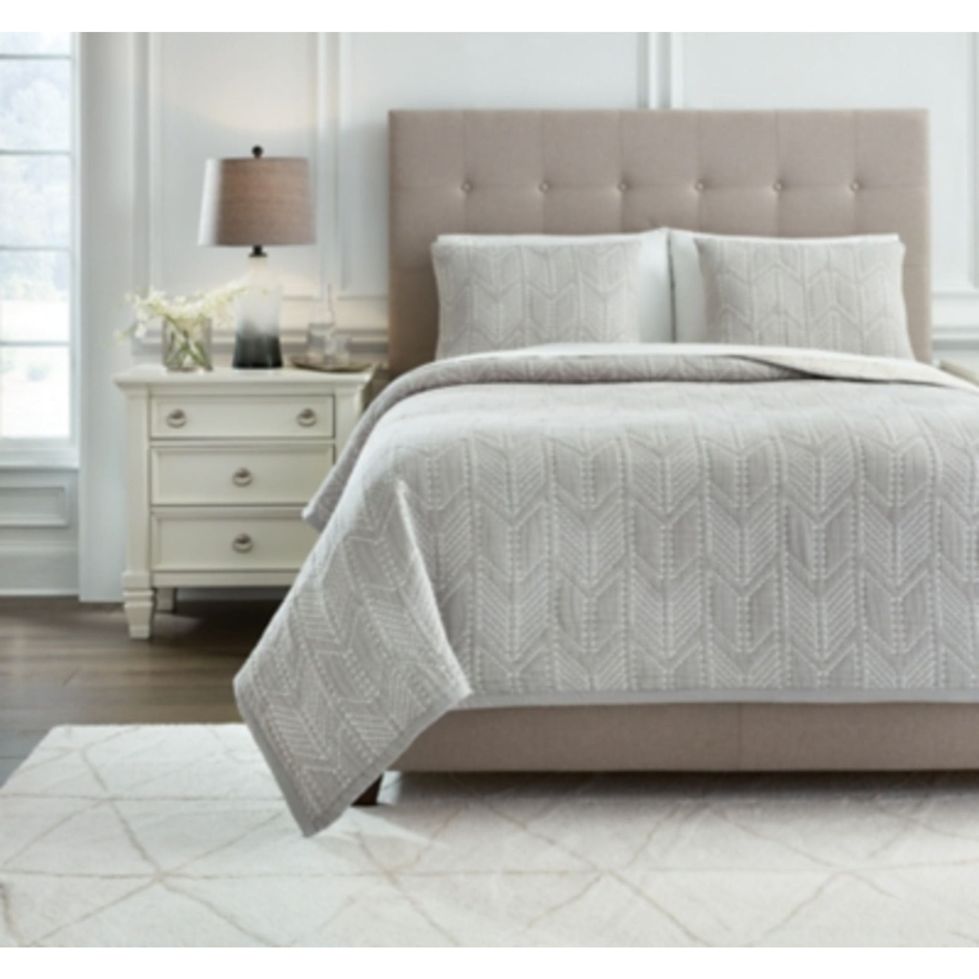 Jaxine Queen Coverlet Set
