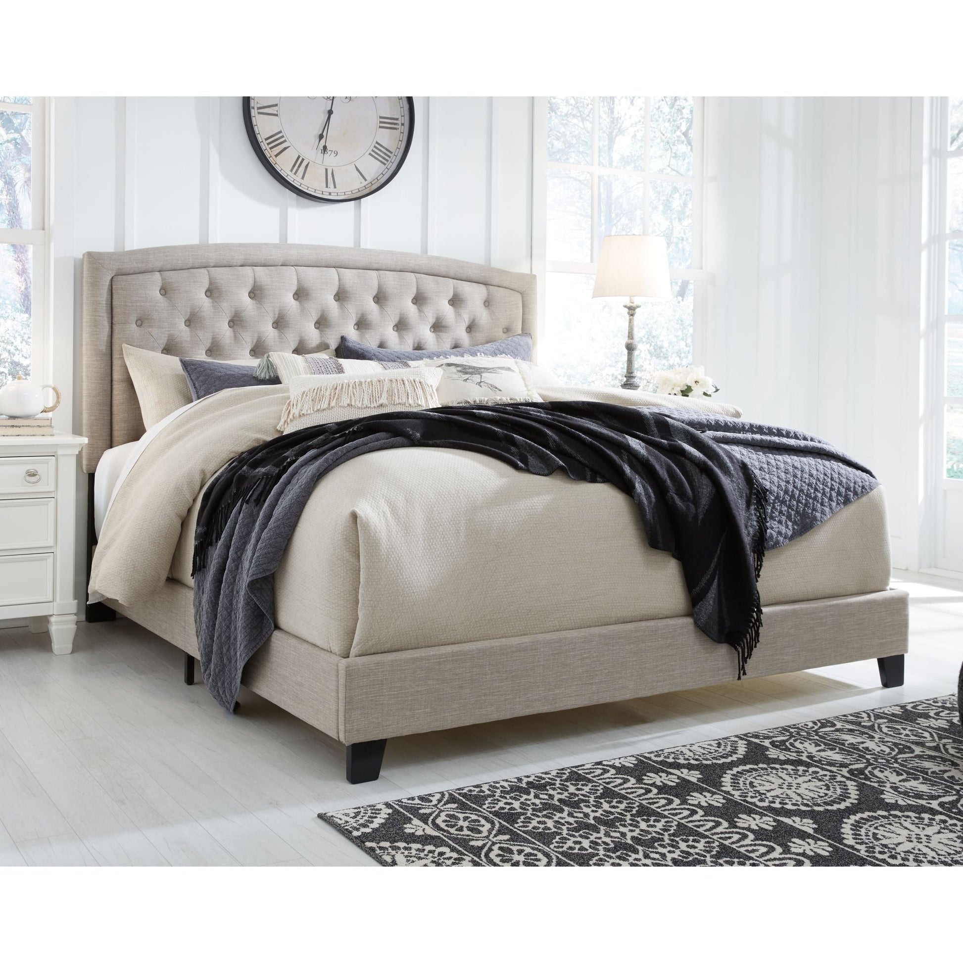 Jerary King Bed - Gray
