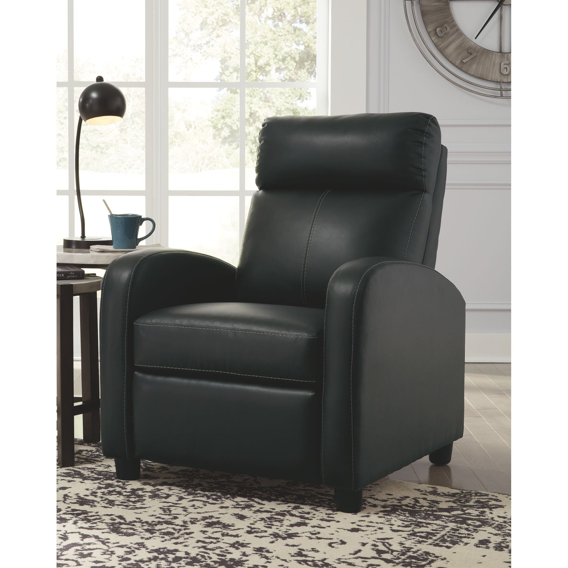 Declo Low Leg Recliner - Black/Gray