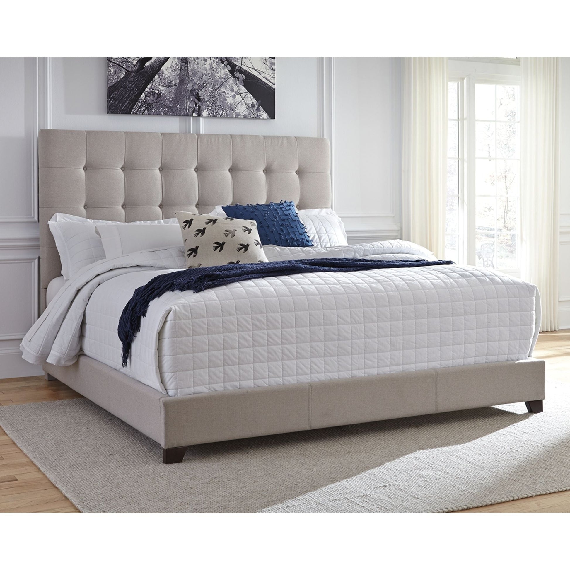 Dolante Upholstered Bed