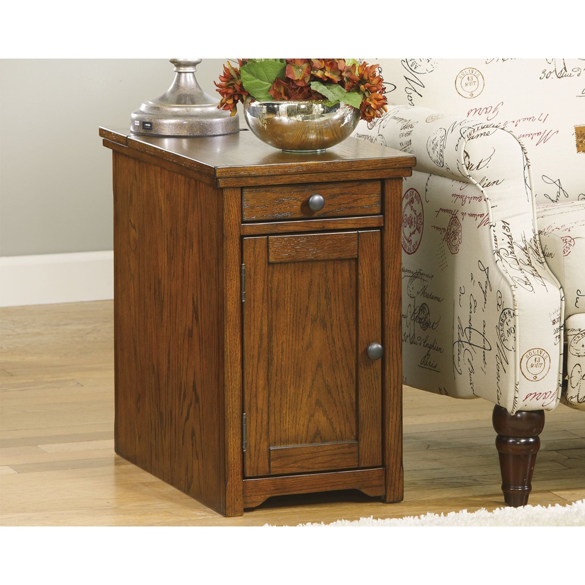 Laflorn Chairside Table - Brown