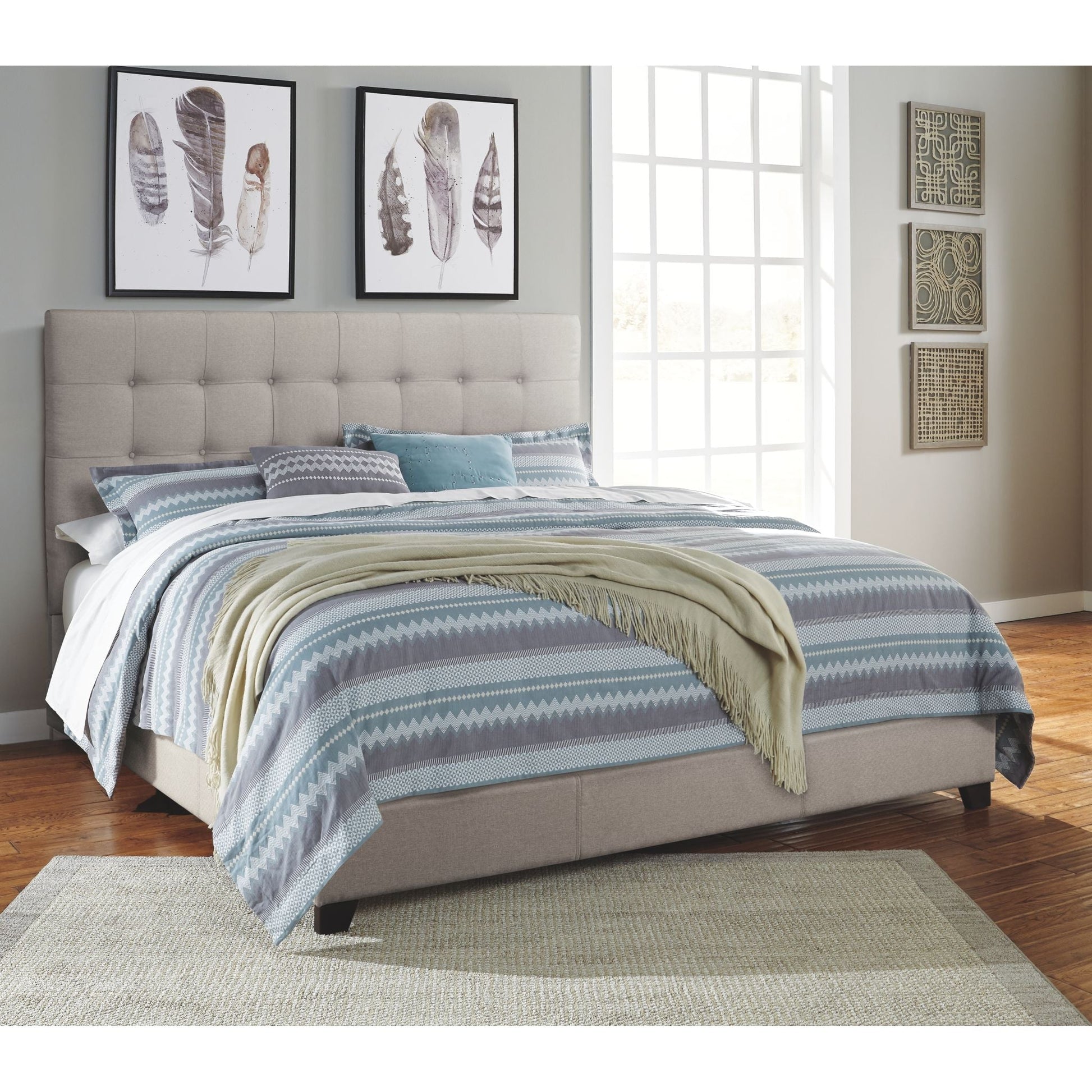 Dolante Upholstered Bed