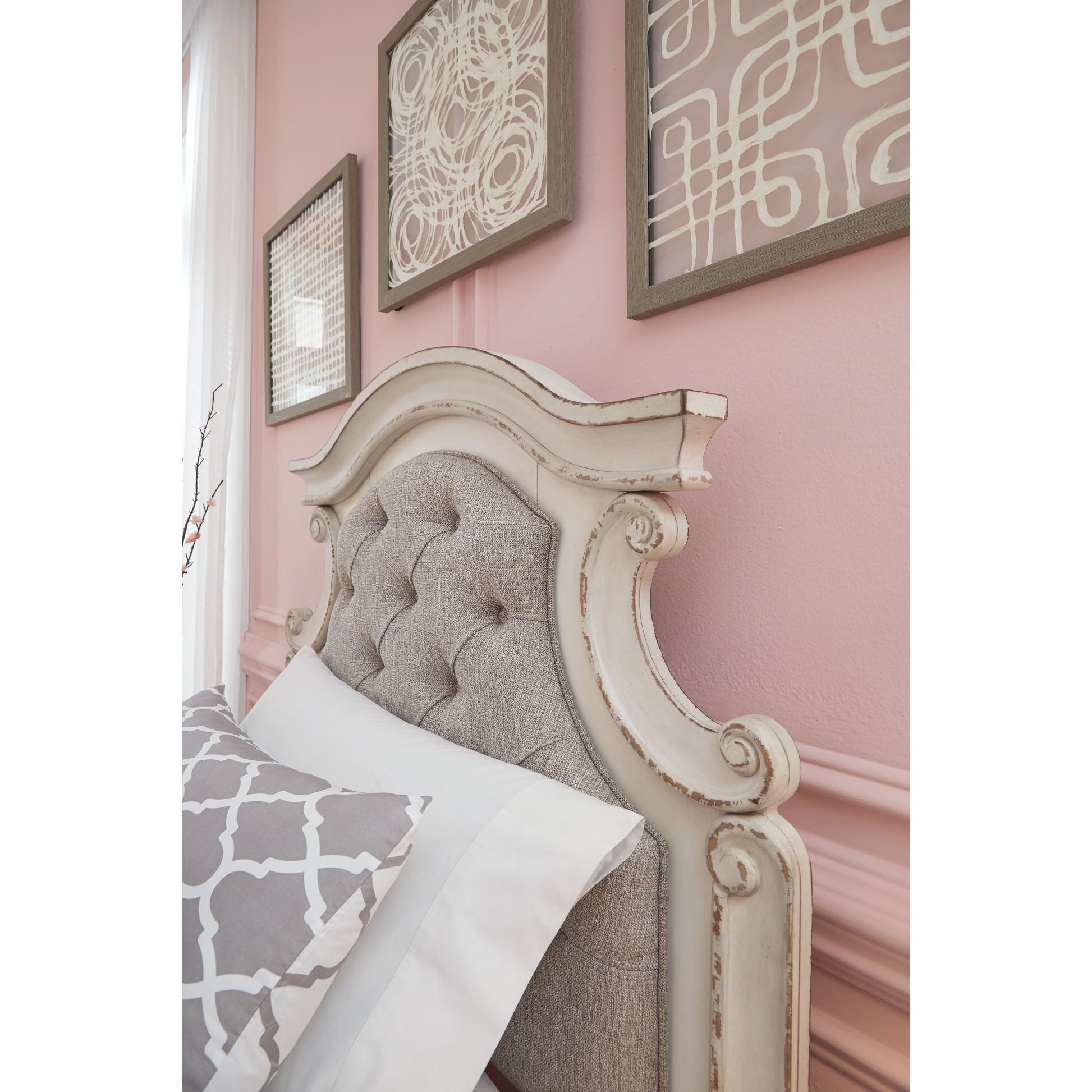 Realyn Twin Bed - Chipped White