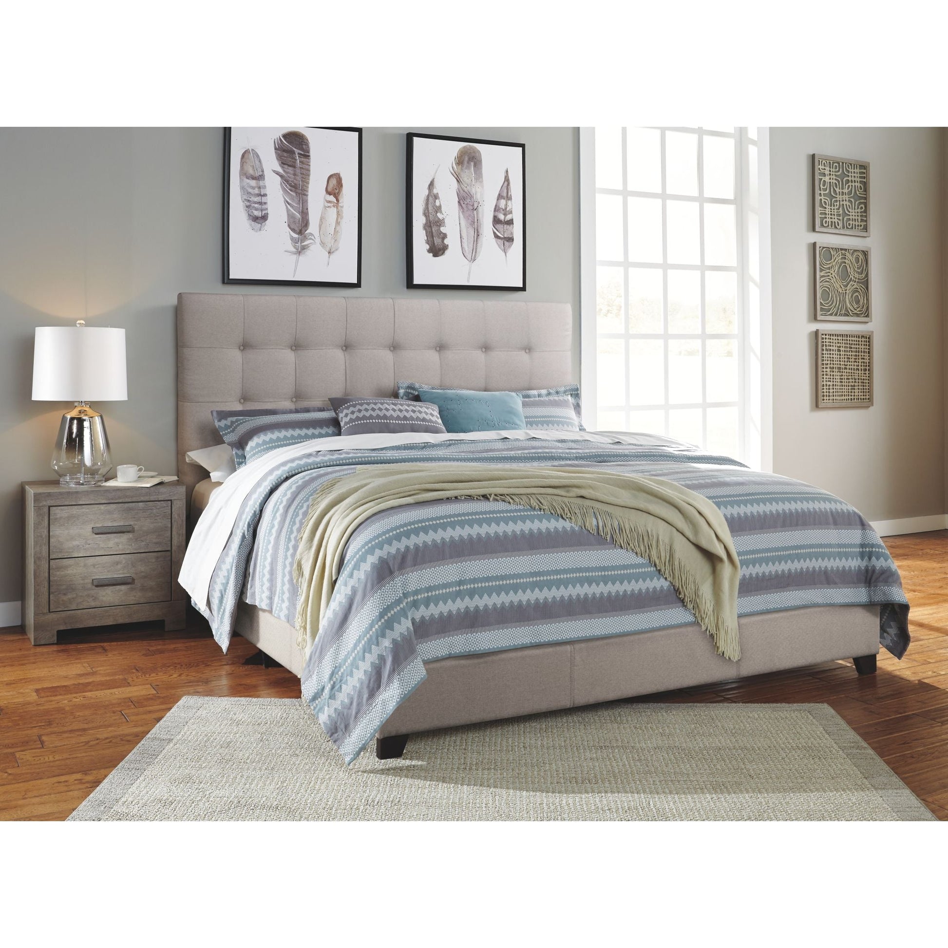 Dolante Upholstered Bed
