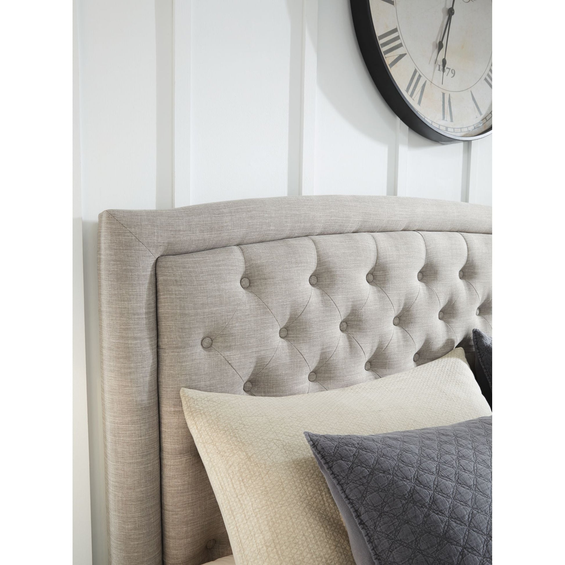 Jerary King Bed - Gray
