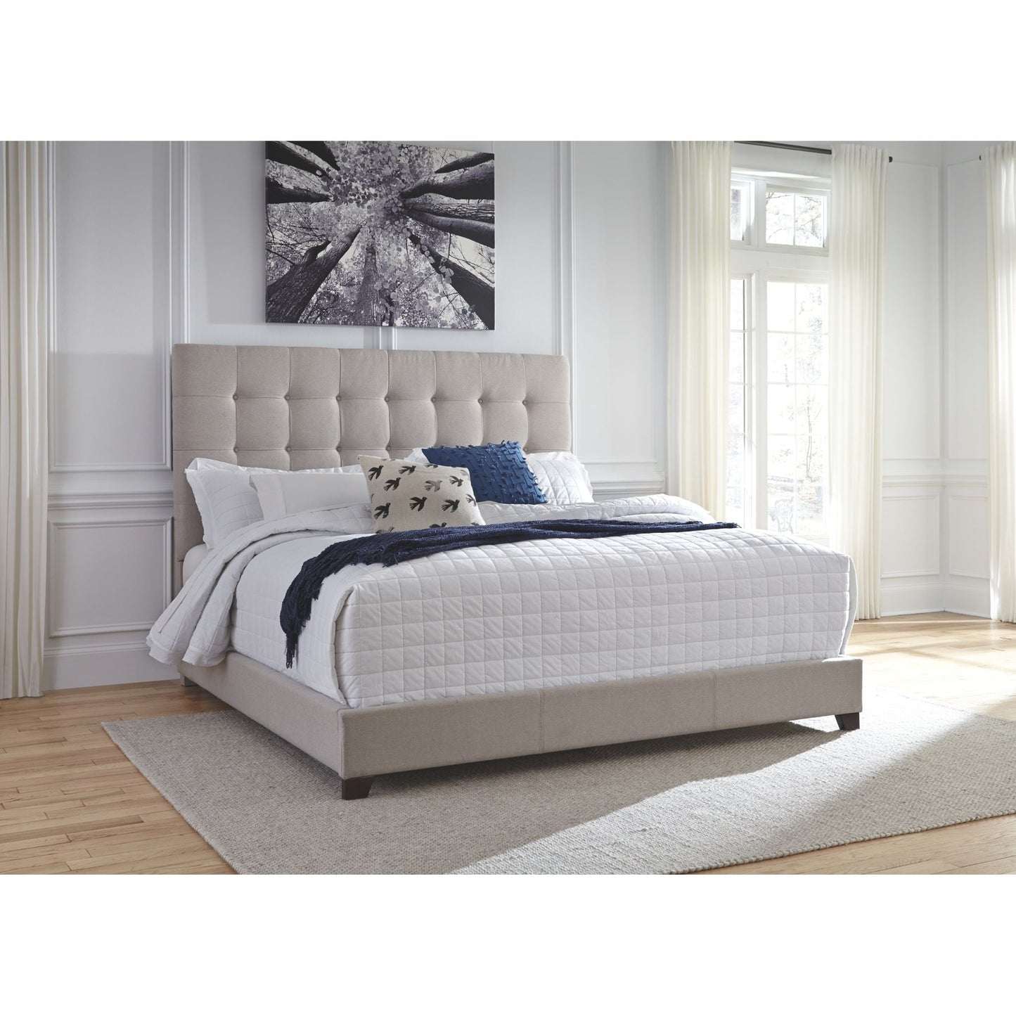 Dolante Upholstered Bed