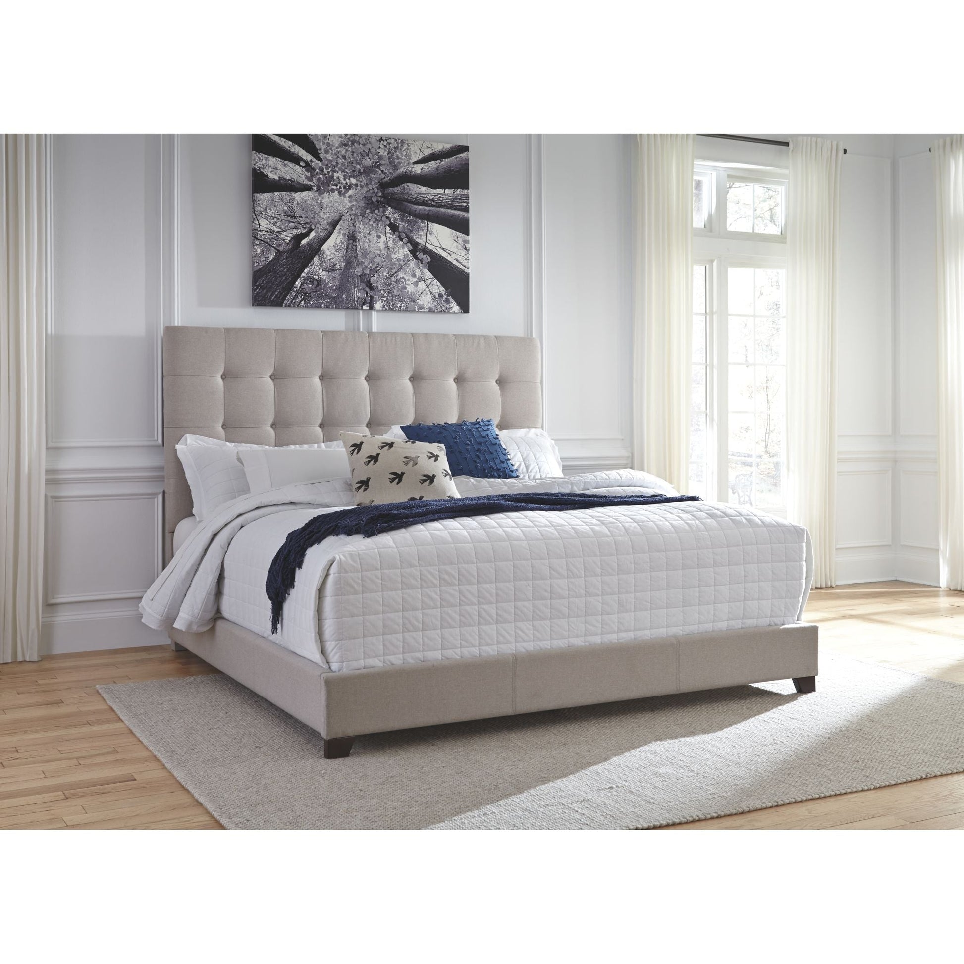 Dolante Upholstered Bed