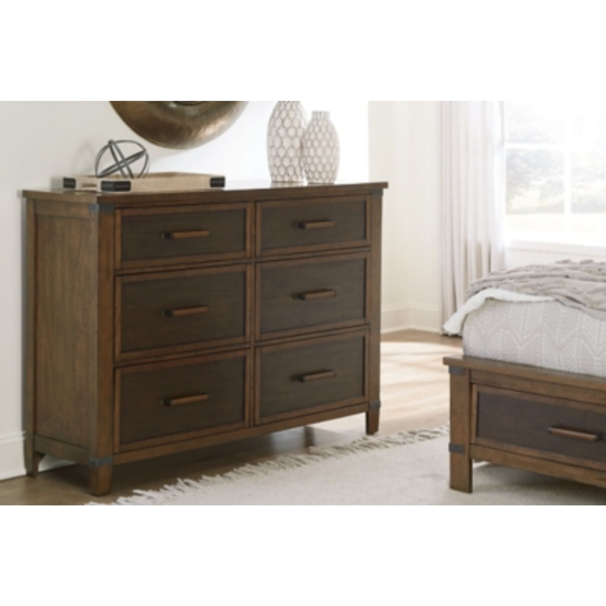 Wyattfield 4 Piece Bedroom Package - Two-tone
