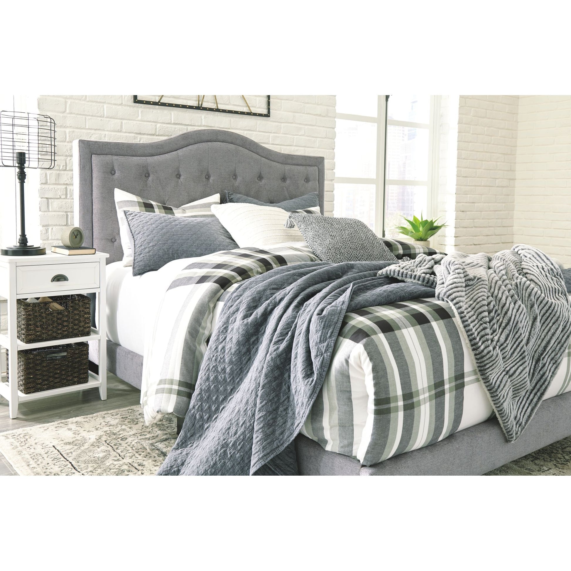 Jerary Bed