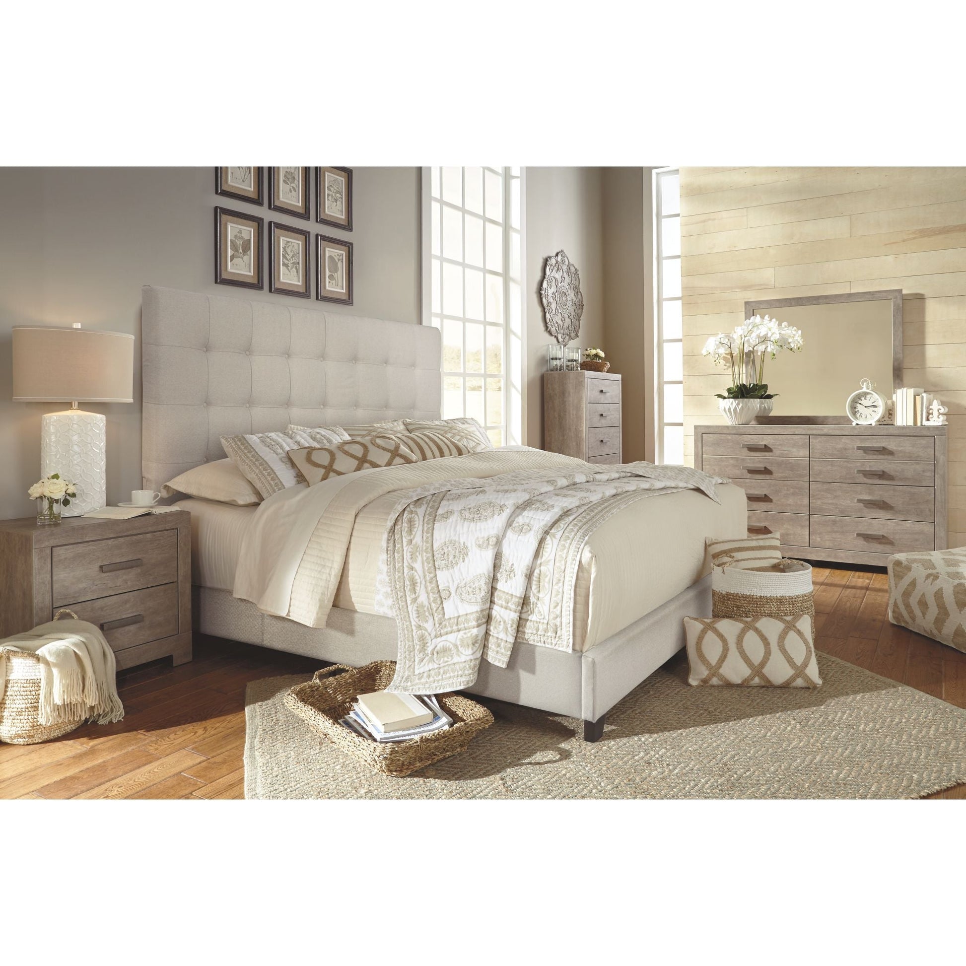 Dolante Upholstered Bed