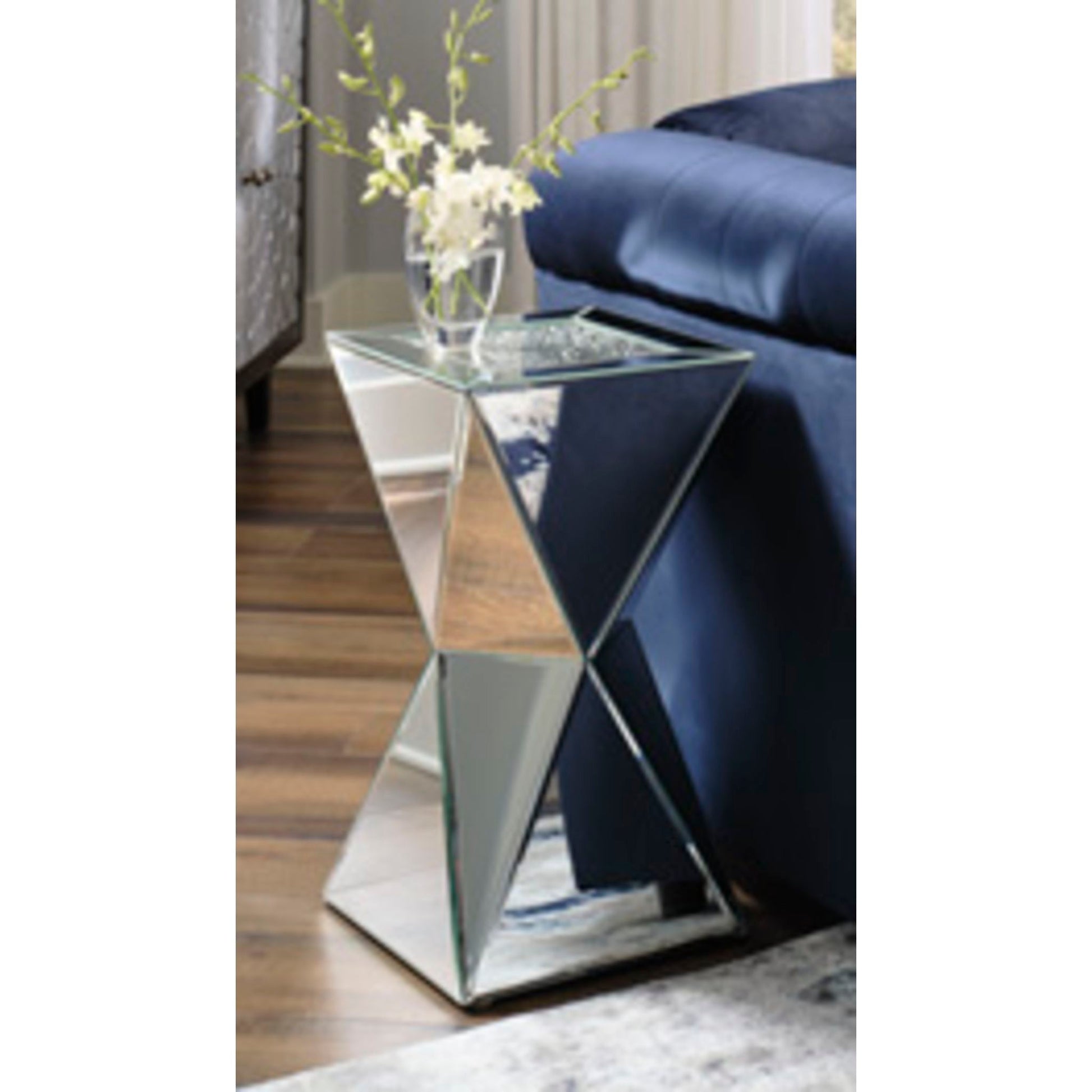 Gillrock Accent Table - Mirror/Silver Finish