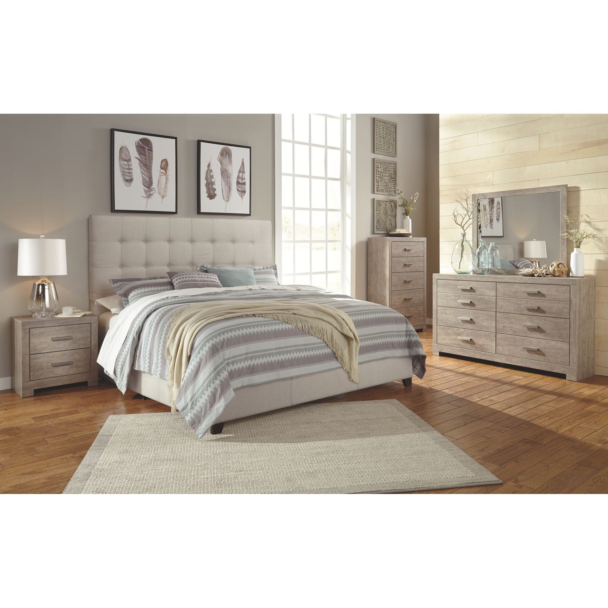 Dolante Upholstered Bed