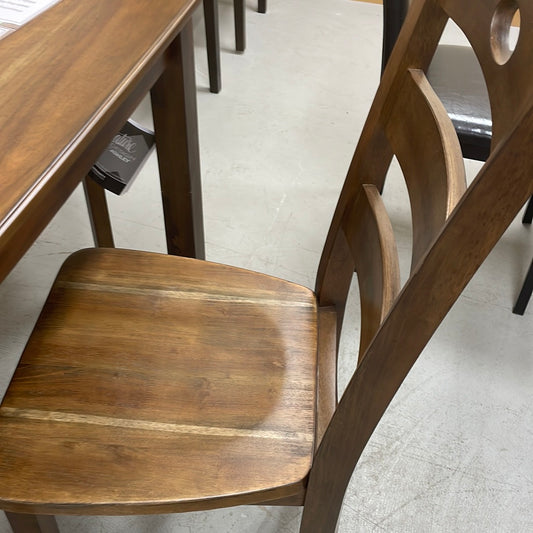 Ashley dinning table w 4 chairs