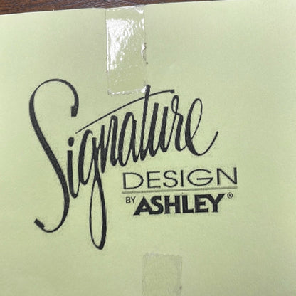 Ashley pub set . Adjustable stools